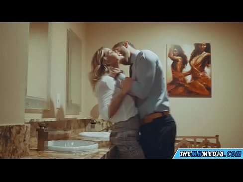 ❤️ Wann eng Busty Blond Iech an engem ëffentlechen Toilette verféiert ️❌ Schéine Porno bei eis lb.mysexgamer.ru